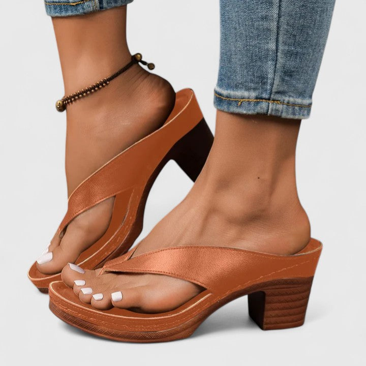 Tindra™ | Women's Leather Block Heel Thong Sandals
